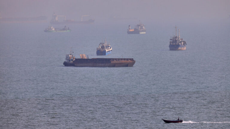 "Saudi Arabia Explores Crude Oil Exports via Ship-to-Ship Transfers Off Oman Coast"