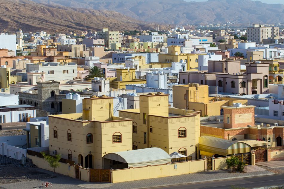 عجز ميزانية عُمان ينخفض بنحو 93.4% في النصف الأول بدعم إيرادات النفط والغاز